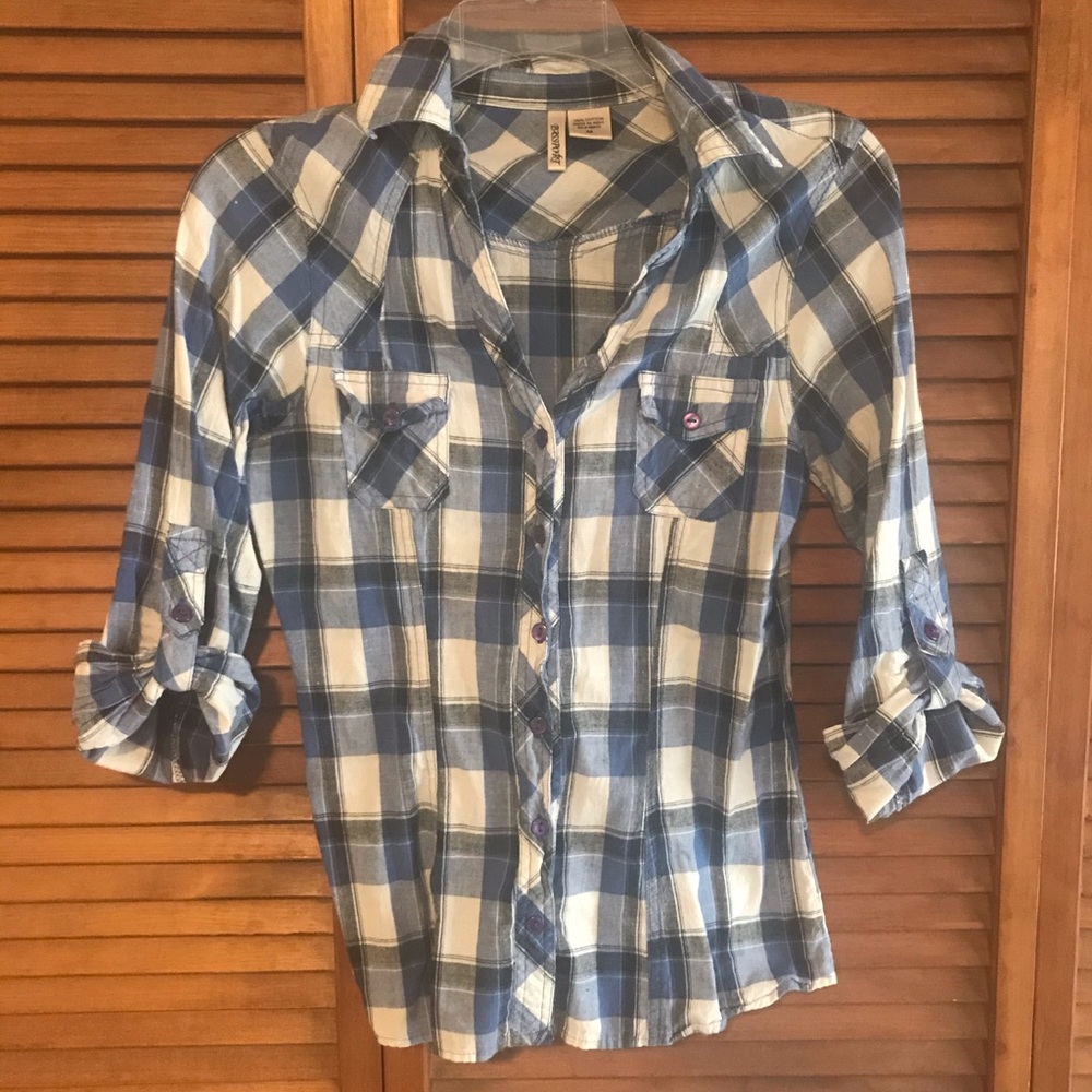 Quarter-Sleeved Blue Plaid Shirt